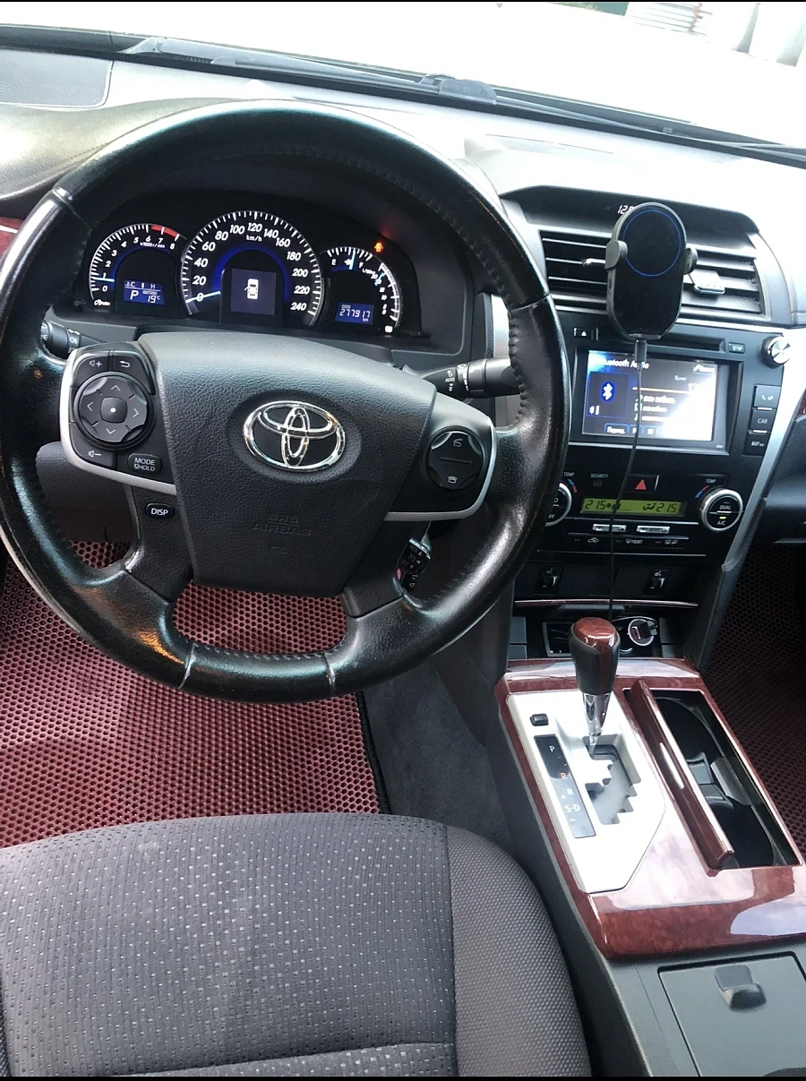 Toyota Camry, 2012г., передний привод, автомат