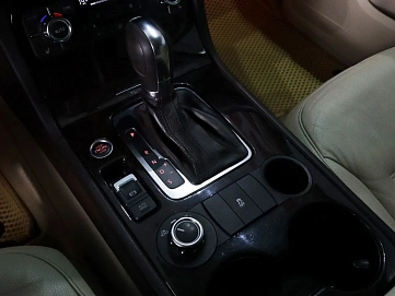 Volkswagen Touareg, 2011г, полный привод, автомат