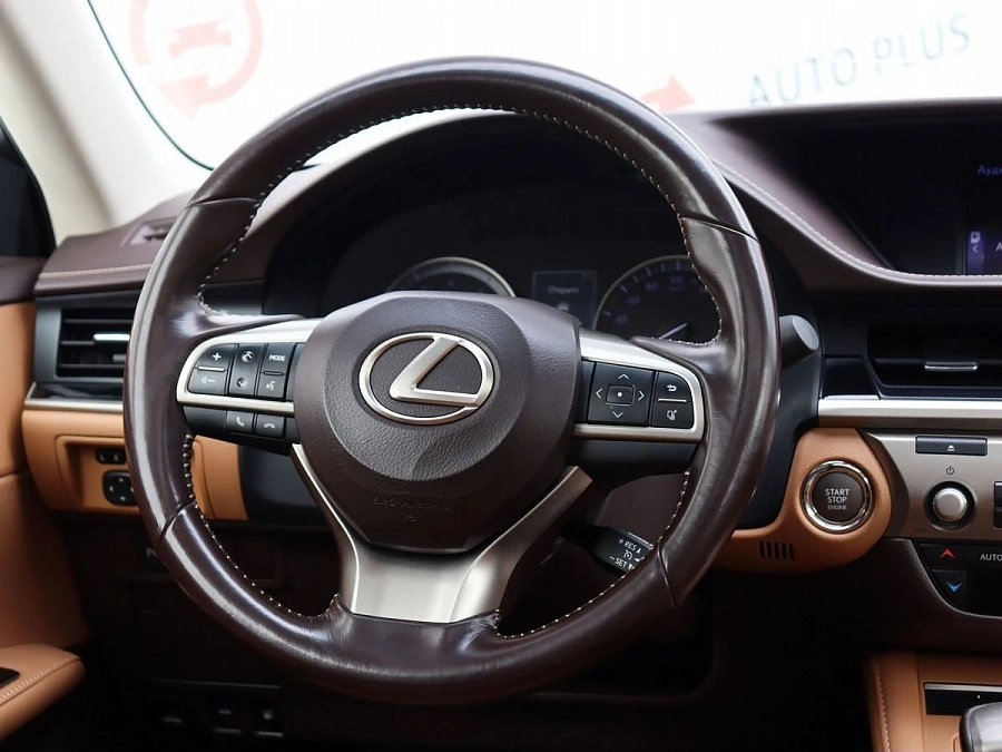 Lexus ES, 2017г., передний привод, автомат