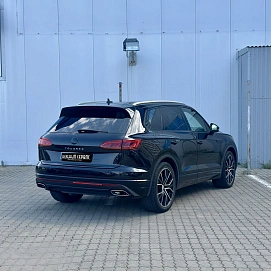 Volkswagen Touareg, 2021г, передний привод, автомат