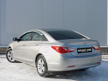Hyundai Sonata, 2010г, передний привод, автомат