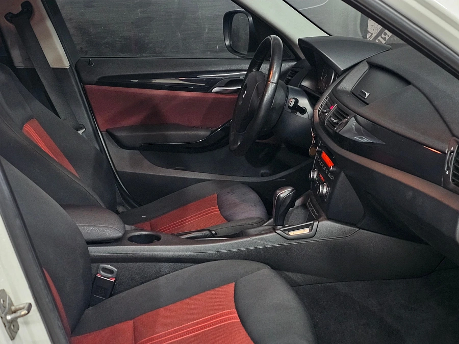 BMW X1, 2012г., задний привод, автомат