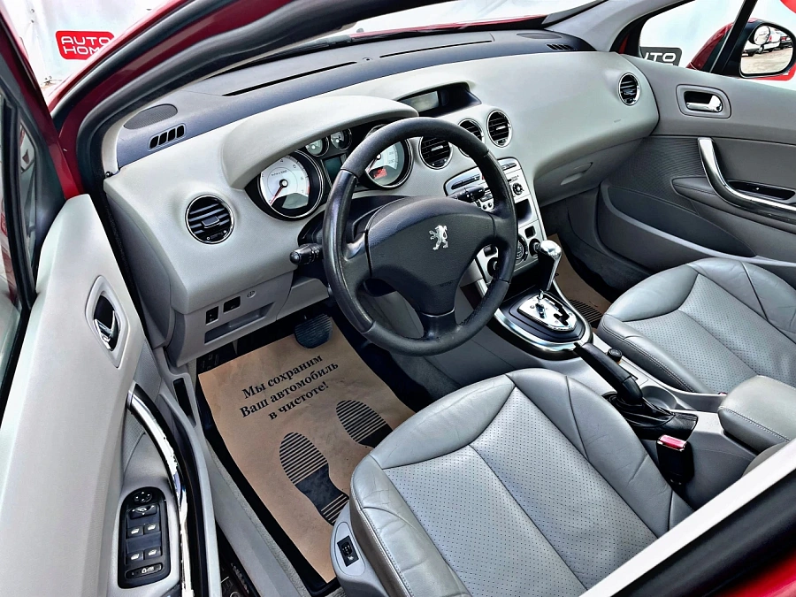 Peugeot 308, 2008г., передний привод, автомат