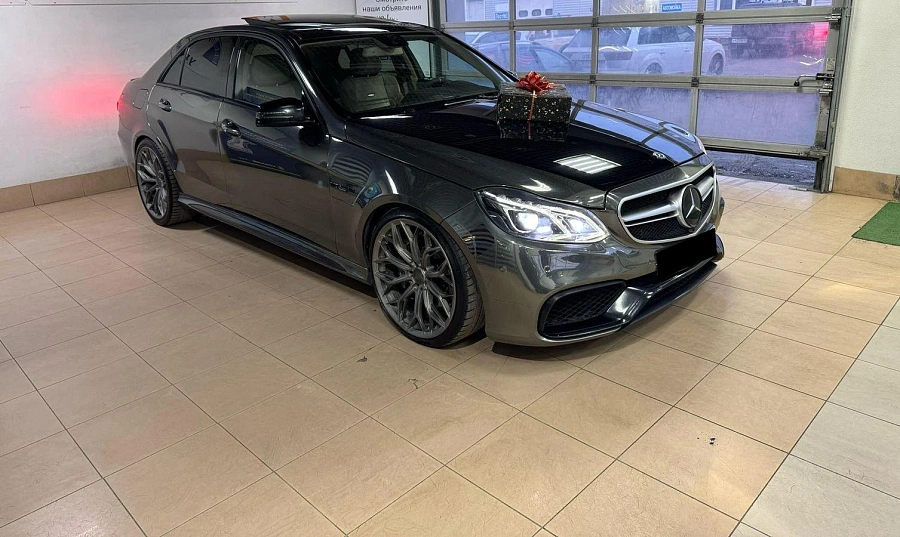 Mercedes-Benz E-Класс AMG, 2011г., задний привод, автомат