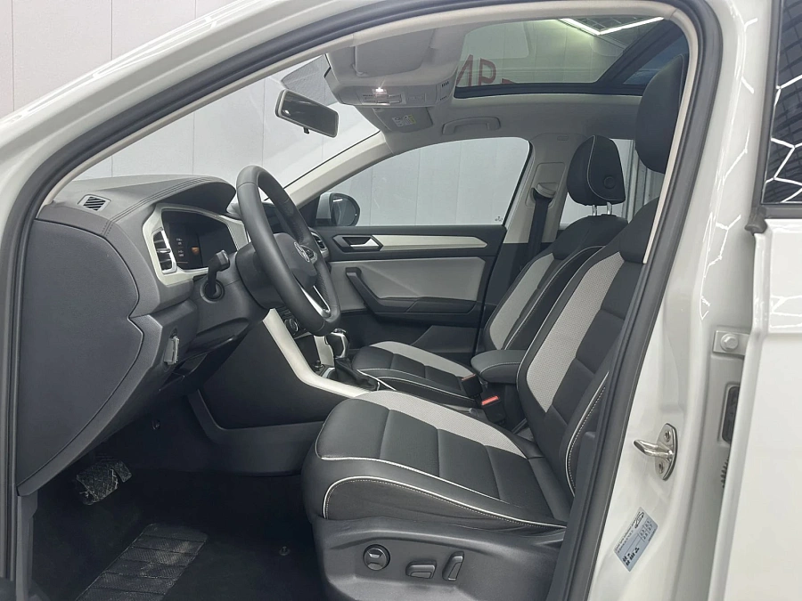 Volkswagen T-Roc, 2023г., передний привод, робот