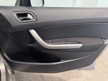 Peugeot 308, 2011г, передний привод, автомат