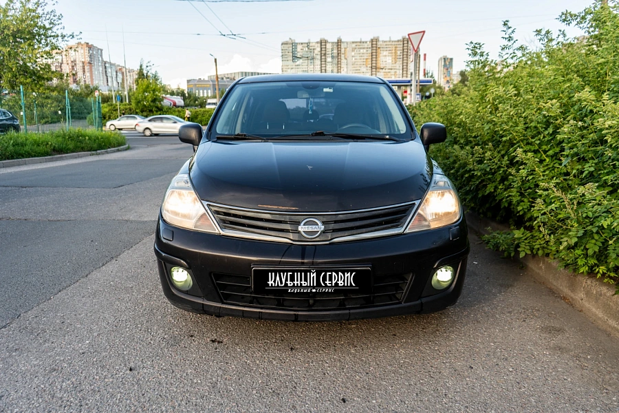 Nissan Tiida, 2011г., передний привод, автомат