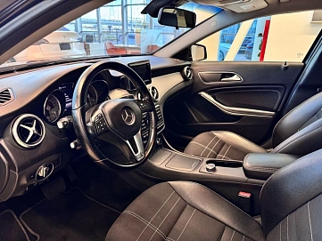 Mercedes-Benz , 2015г., полный привод, робот