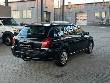 Toyota Avensis, 2003г, передний привод, автомат