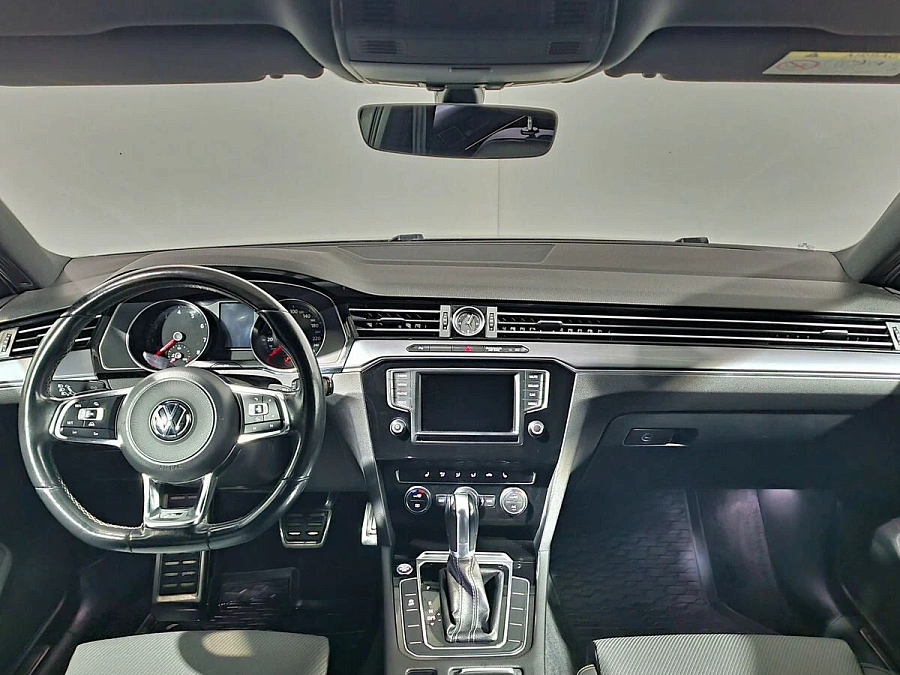 Volkswagen Passat, 2016г., передний привод, робот