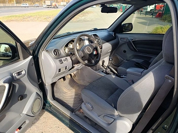 Toyota RAV4, 2001г, передний привод, механика