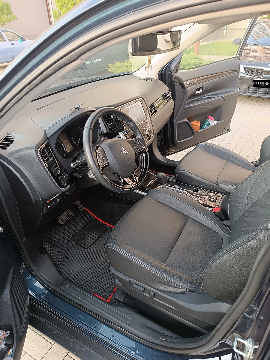 Mitsubishi Outlander, 2018г., полный привод, автомат