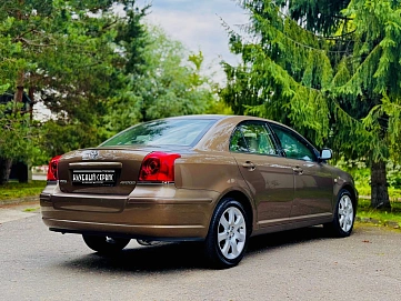 Toyota Avensis, 2005г, передний привод, автомат