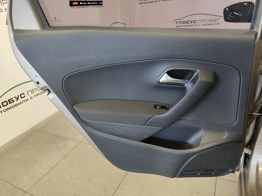 Volkswagen Polo, 2015г., передний привод, автомат