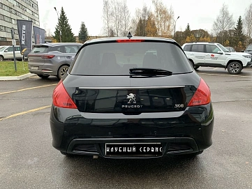 Peugeot 308, 2011г, передний привод, автомат