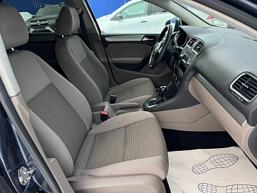 Volkswagen Golf, 2010г, передний привод, робот