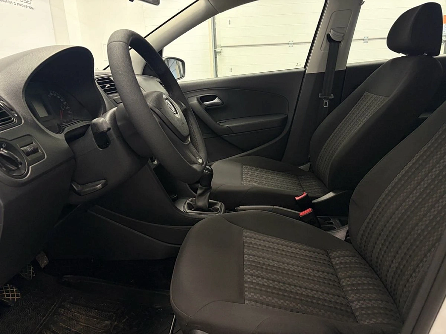 Volkswagen Polo, 2020г., передний привод, механика
