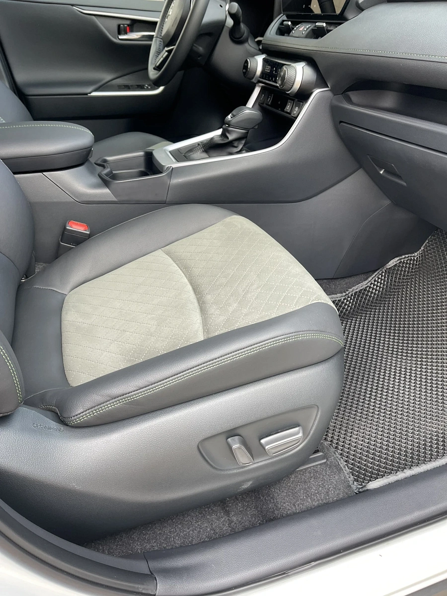 Toyota RAV4, 2025г., полный привод, вариатор