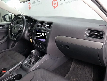 Volkswagen Jetta, 2015г, передний привод, робот