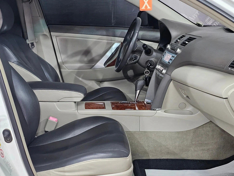 Toyota Camry, 2010г., передний привод, автомат