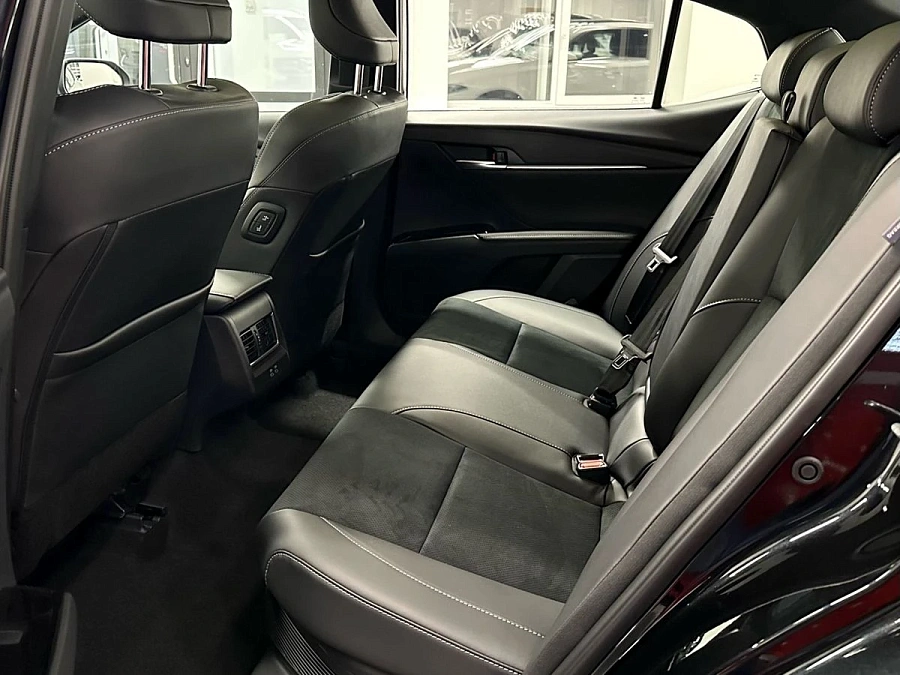 Toyota Camry, 2025г., передний привод, вариатор