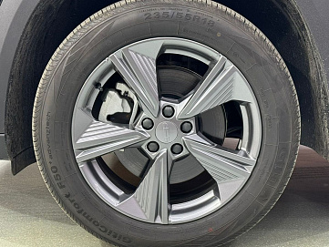Geely Atlas, 2023г, передний привод, робот