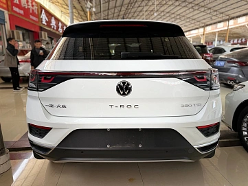 Volkswagen T-Roc, 2023г, передний привод, робот