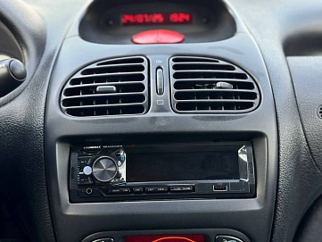 Peugeot 206, 2008г, передний привод, механика