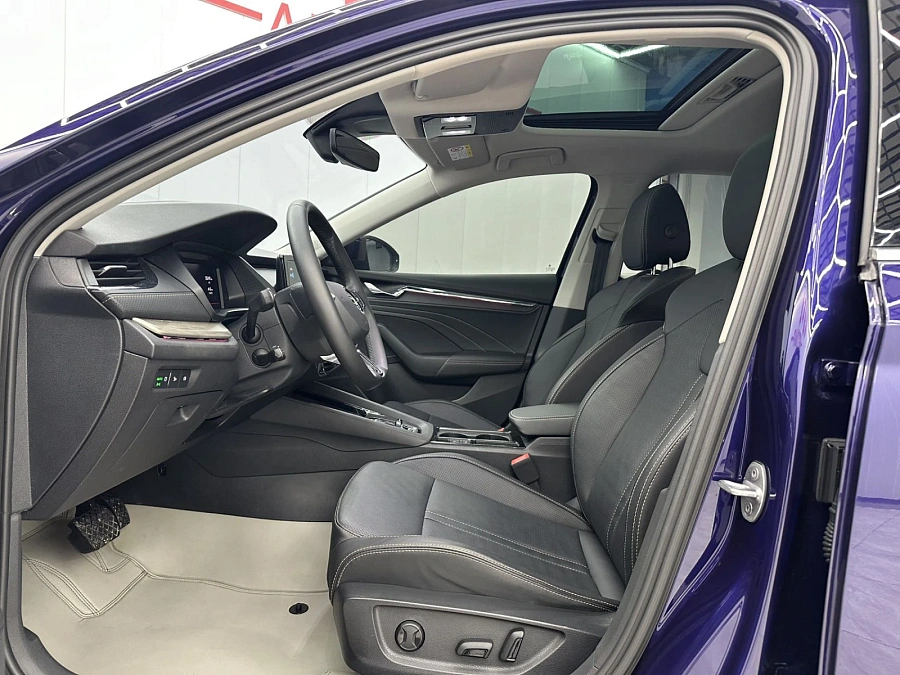 Skoda Octavia, 2022г., передний привод, робот