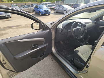 Nissan , 2015г., передний привод, механика