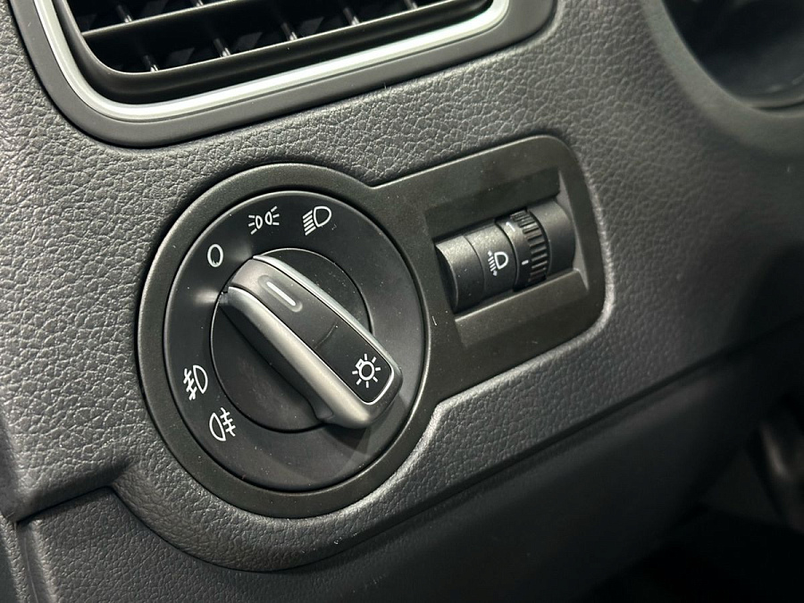 Volkswagen Polo, 2015г., передний привод, автомат