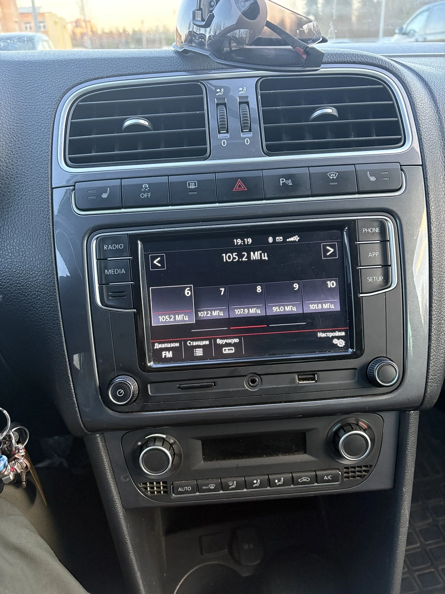 Volkswagen Polo, 2019г., передний привод, автомат