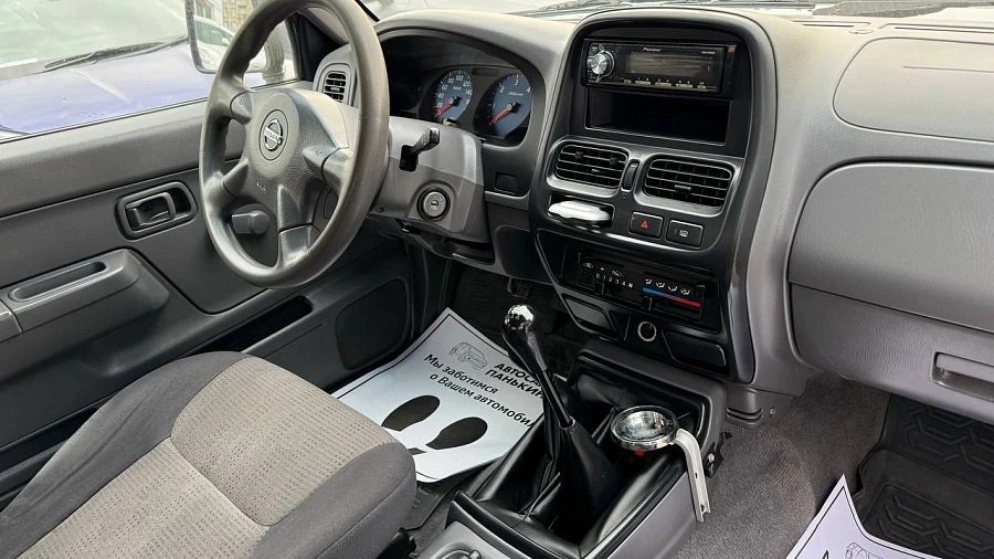 Nissan NP300, 2013г., полный привод, механика