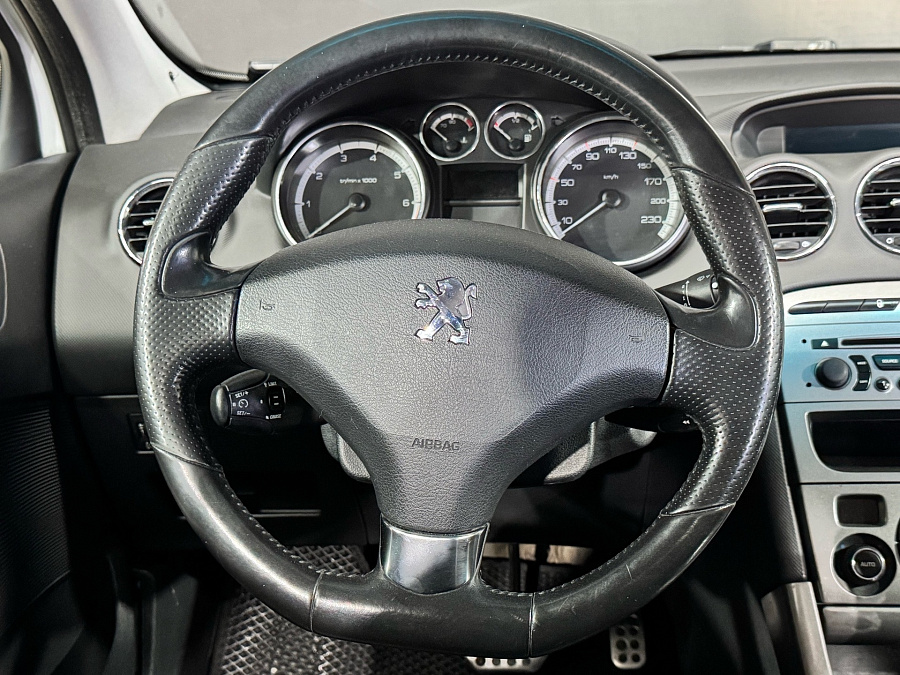 Peugeot 308, 2010г., передний привод, автомат