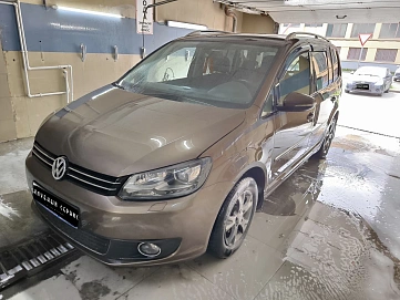 Volkswagen Touran, 2012г, передний привод, робот