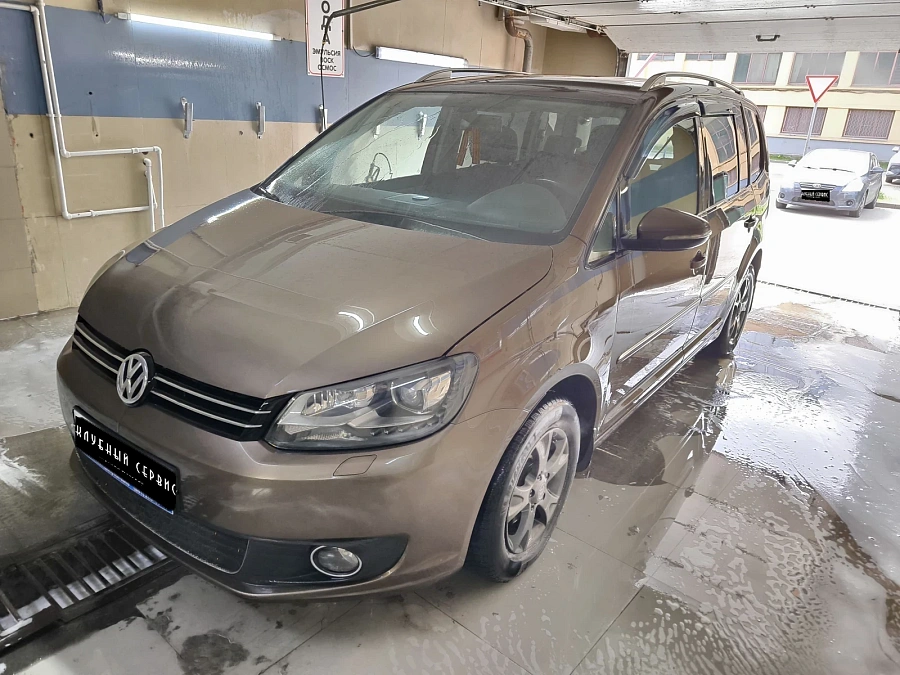Volkswagen Touran, 2012г., передний привод, робот