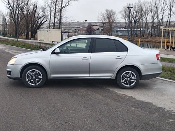 Volkswagen Jetta, 2010г, передний привод, робот