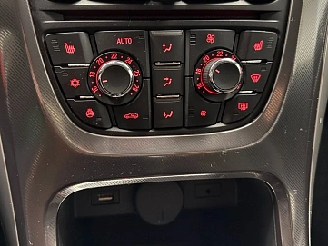 Opel Astra, 2011г, передний привод, автомат