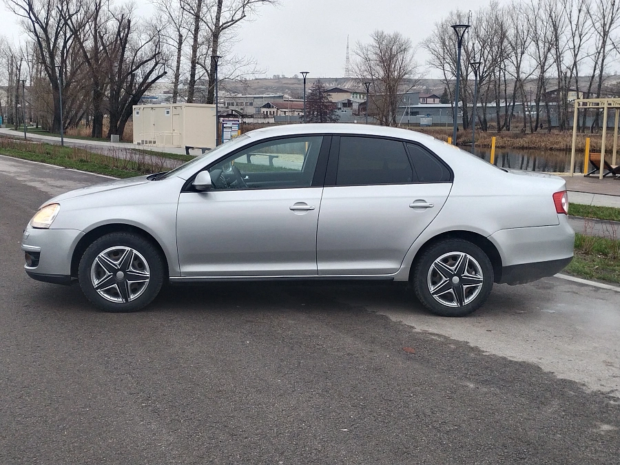 Volkswagen Jetta, 2010г., передний привод, робот