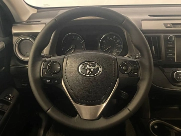 Toyota RAV4, 2016г, передний привод, автомат