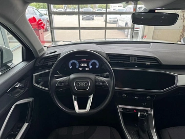 Audi Q3, 2020г, передний привод, робот