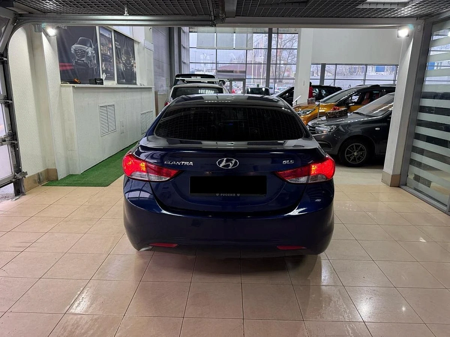 Hyundai Elantra, 2012г., передний привод, автомат