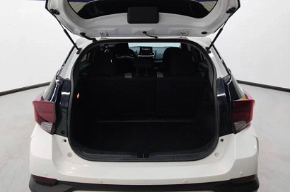 Toyota Yaris, 2021г, передний привод, вариатор