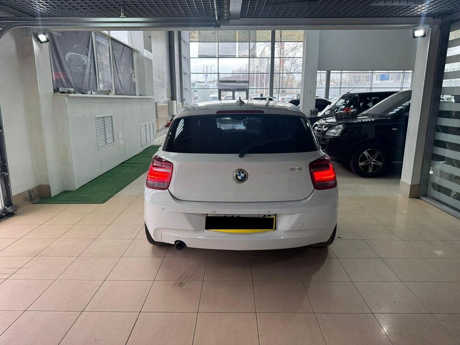 BMW 1 серии, 2012г., задний привод, автомат