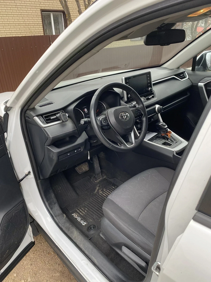 Toyota RAV4, 2021г., полный привод, вариатор