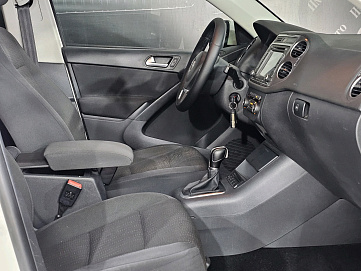Volkswagen Tiguan, 2013г, передний привод, робот