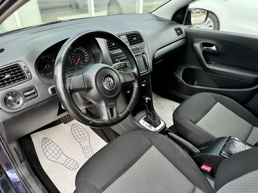 Volkswagen Polo, 2013г., передний привод, автомат