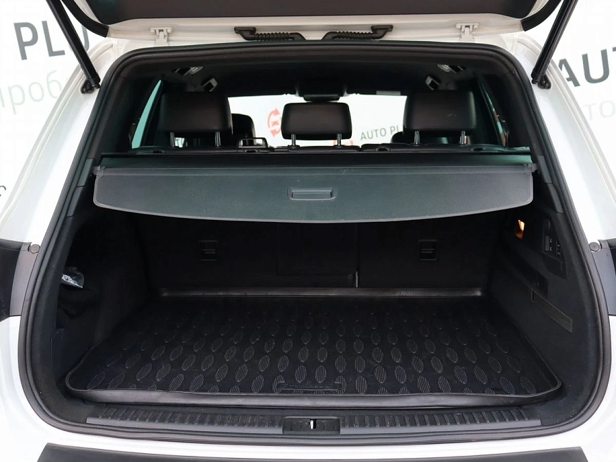 Volkswagen Touareg, 2015г., полный привод, автомат