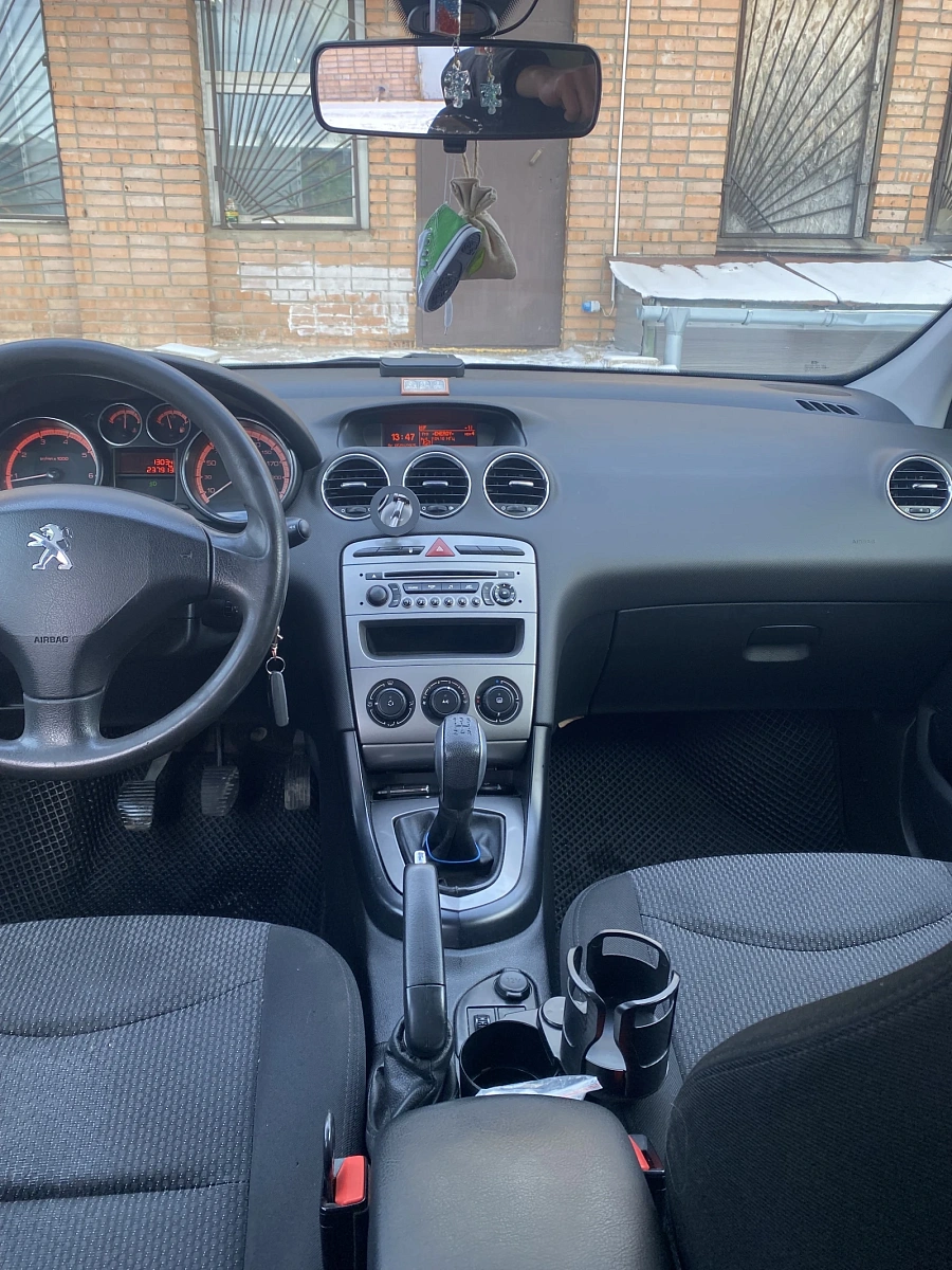 Peugeot 408, 2013г., передний привод, механика