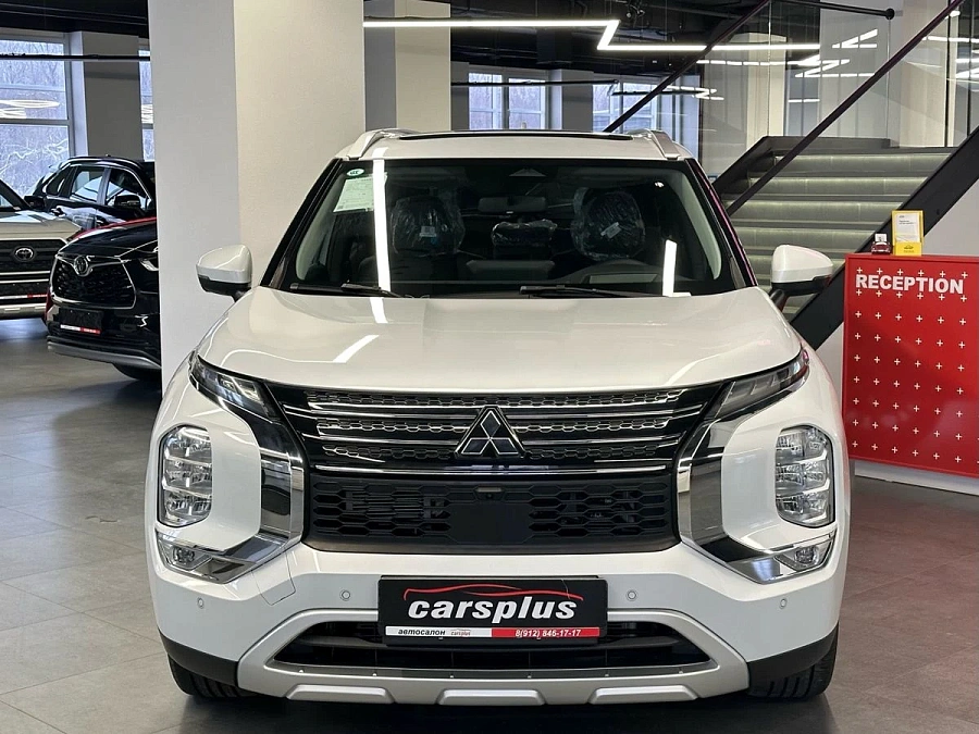 Mitsubishi Outlander, 2023г., передний привод, вариатор